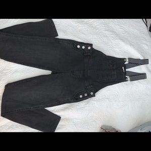 Skinny jean over all’s